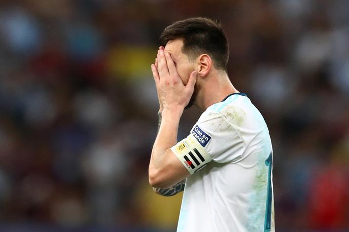 Lionel messi | Lionel Messi ni zadovoljen s svojo igro kot tudi ne z igriščem in žogami na prvenstvu. | Foto Reuters