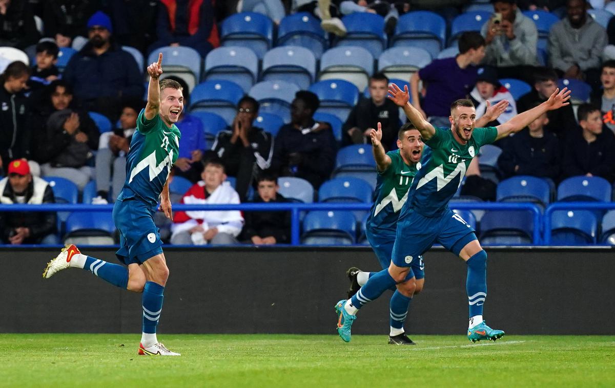 Anglija Slovenija U21 | Slovenska nogometna reprezentanca do 21 let je na zadnji tekmi kvalifikacij za nastop na evropskem prvenstvu v gosteh z 2:1 premagala zmagovalko skupine Anglijo in ji zadala sploh prvi kvalifikacijski poraz. Slovenci so končali na tretjem mestu, brez vozovnice za prvenstvo stare celine. | Foto Guliverimage