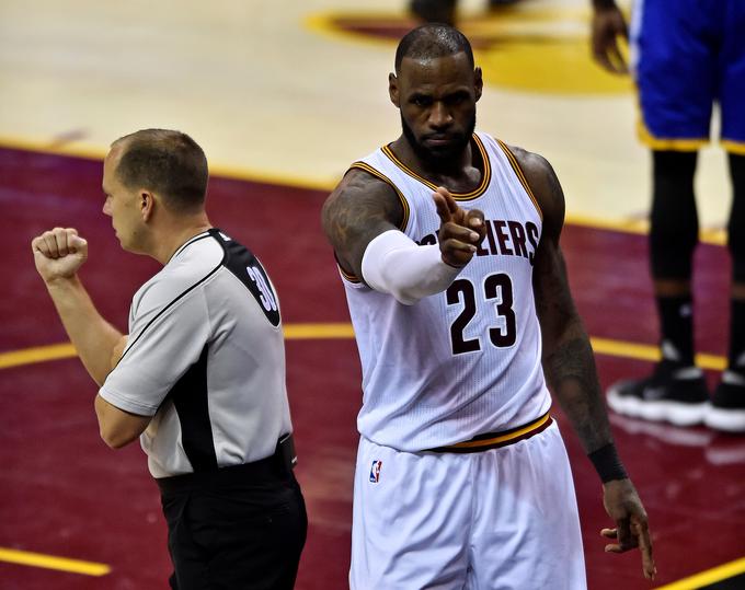 LeBron James je v dveh elementih prehitel Magica Johnsona. | Foto: Reuters