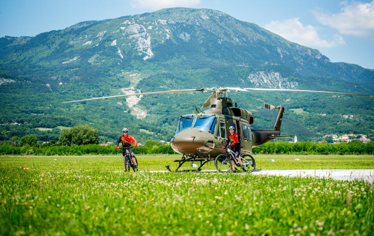 GRS e-kolesa | Policisti obiskovalce gora znova pozivajo k previdnosti. Za varen obisk gora med drugim priporočajo upoštevanje vremenske napovedi in svojih sposobnosti, pridobivanje zadostnih informacij, hojo najmanj v paru ter izbiro označenih poti. | Foto Klavdij Blažko