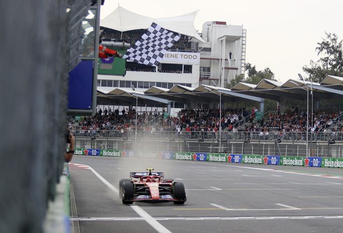 Ciljno črto je kot prvi prečkal Sainz. | Foto: Reuters