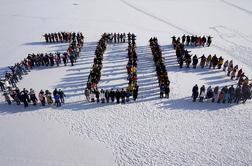 Milijoni na norih zabavah pričakali leto 2015 (foto in video)