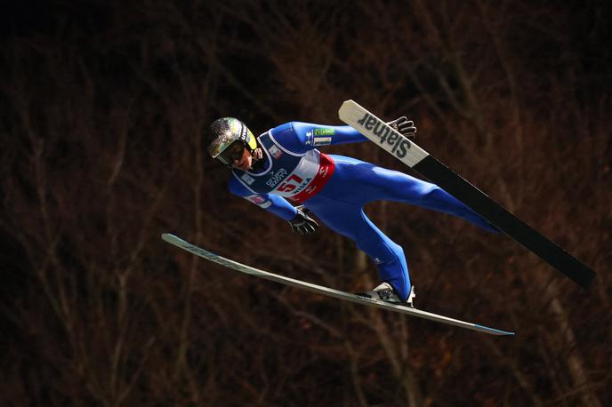 Wisla Peter Prevc | Peter Prevc je v težkih vetrovnih pogojih po prvi seriji peti. | Foto Reuters