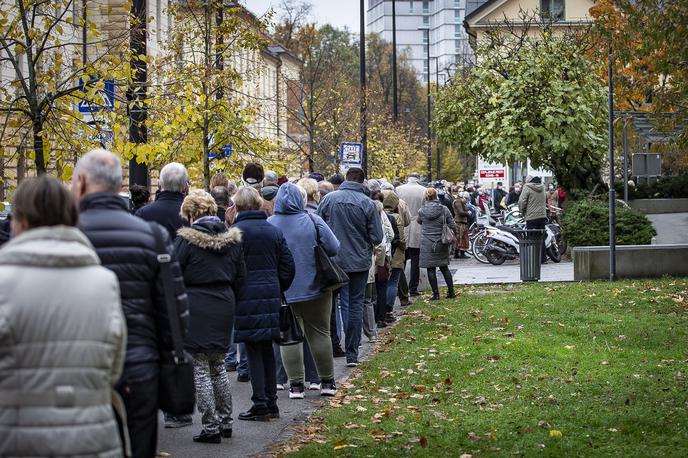 Cepljenje in testiranje | Aktualne informacije v zvezi s koronavirusom bodo tudi danes predstavili na vladni novinarski konferenci, ki bo predvidoma ob 11. uri. | Foto Ana Kovač