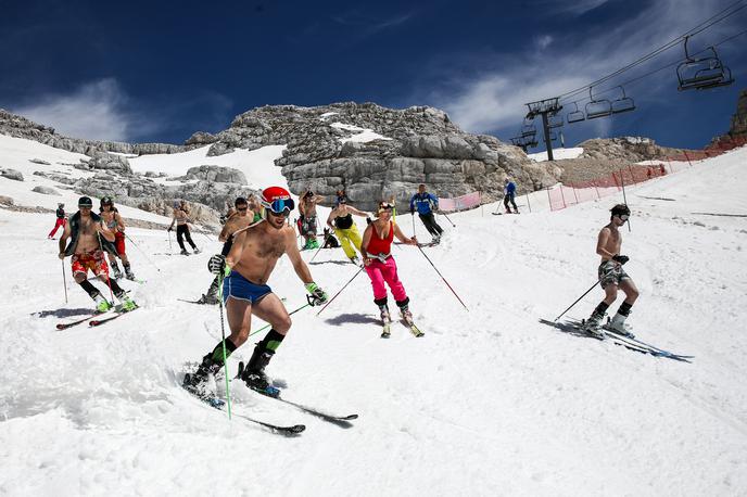 Kanin smučišče smučanje | Pretople zime spodbujajo turistične ponudnike v zimsko-športnih središčih k prilagajanju ponudbe. Vse več je investicij v celoletni turizem, ponekod je poletni izkupiček že višji kot zimski. | Foto Matic Klanšek Velej/Sportida