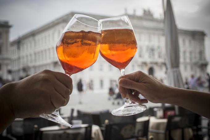 Ste vedeli? Brez prosecca ni pravega aperol spritza. | Foto: Matej Leskovšek