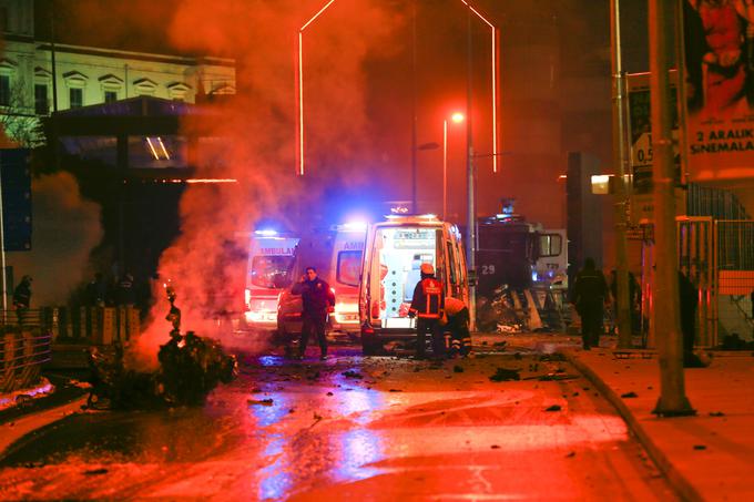 Napadalec je v silvestrski noči vstopil v znani nočni klub Reina in začel streljati, pri čemer je ubil najmanj 39 ljudi. | Foto: Reuters