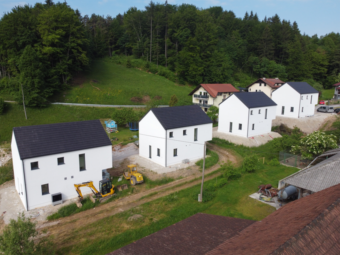 Na mirni in prijetni lokaciji je skoraj že končan projekt samostoječih hiš. Foto: arhiv ponudnika | Foto: 