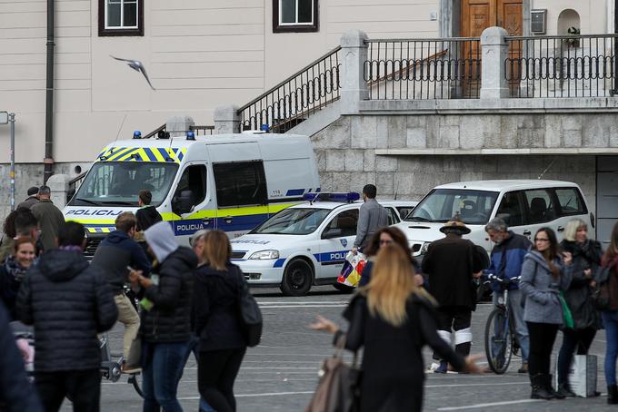 Spopad med Slovenijo in Anglijo je tekma visokega tveganja, slovenski policisti so se nanjo dobro pripravili. | Foto: Matic Klanšek Velej/Sportida