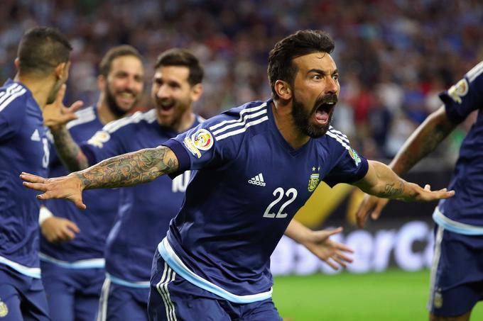 Argentinec Ezequeil Lavezzi je bil maja na vrhu nogometne plačilne "tedenske" lestvice.  | Foto: Getty Images