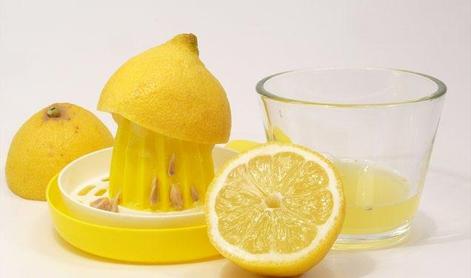 Minuta za zdravje: Z limoninim sokom nad mozolje