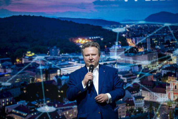 Michael Ludwig poudarja, da sežigalnica Spittelau stoji v neposredni bližini ene izmed najboljših svetovnih splošnih bolnišnic. | Foto: Ana Kovač