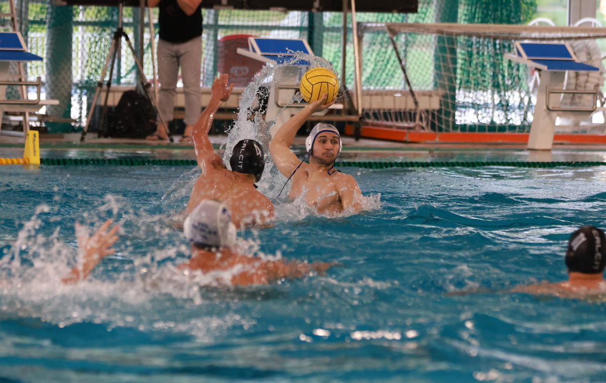 vaterpolo finale | Niti trije zadetki Dejana Gostiča niso bili dovolj za slavje Kranjčanov v Kamniku. | Foto Tit Košir / AVK Triglav Kranj