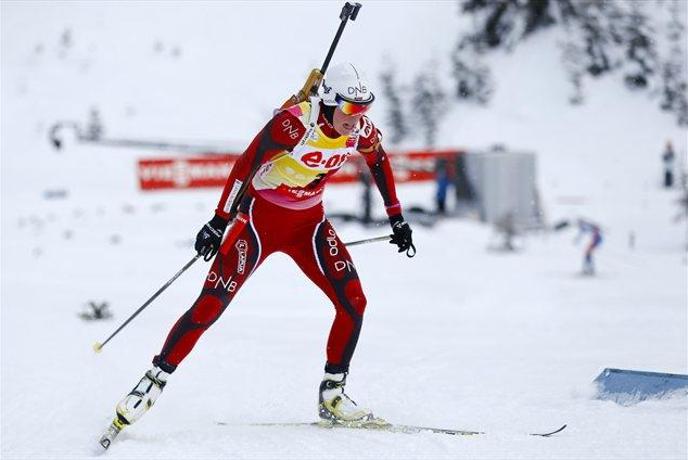 Štafetna zmaga norveškim biatlonkam