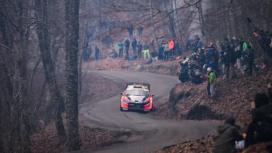 Neuville doživljal moro, Ogier mojstrsko v vodstvo #video