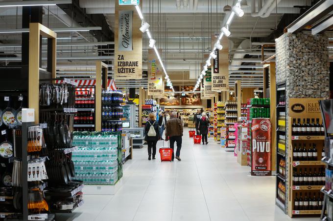 Po mnenju Lahovnika se bodo nedeljski nakupi prerazporedili na soboto in ponedeljek. | Foto: STA ,