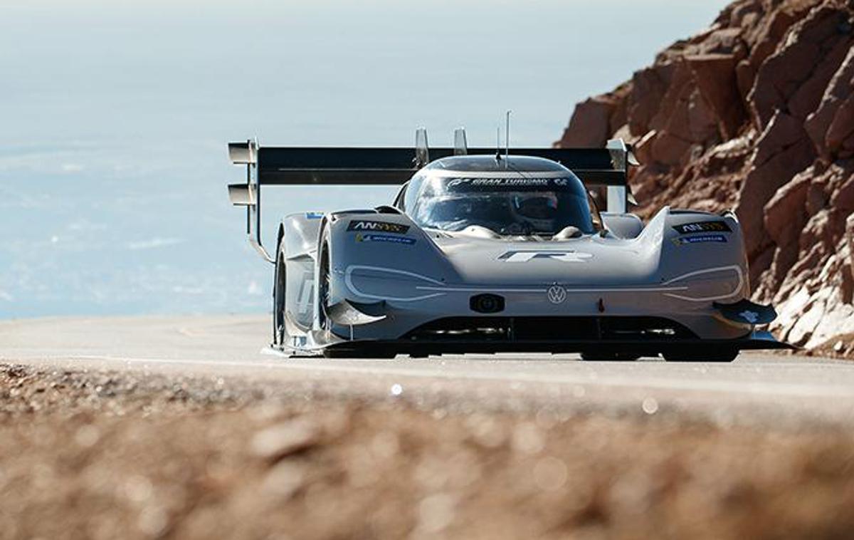 Volkswagen Pikes Peak | Z električnim športnim prototipom ID.R je Volkswagen postavil absolutni rekord na ameriški Pikes Peak, prav tako imajo v lasti tudi najhitrejši električni krog na nemški stezi Nordschleife. | Foto Volkswagen