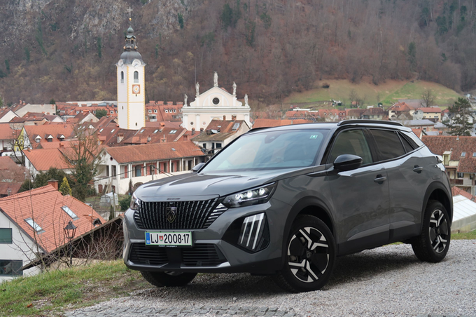 Peugeot FlexCare jamstvo lahko sklenete za vozila Peugeot s termičnim motorjem, za stoodstotno električna vozila in hibridna vozila. | Foto: Peugeot