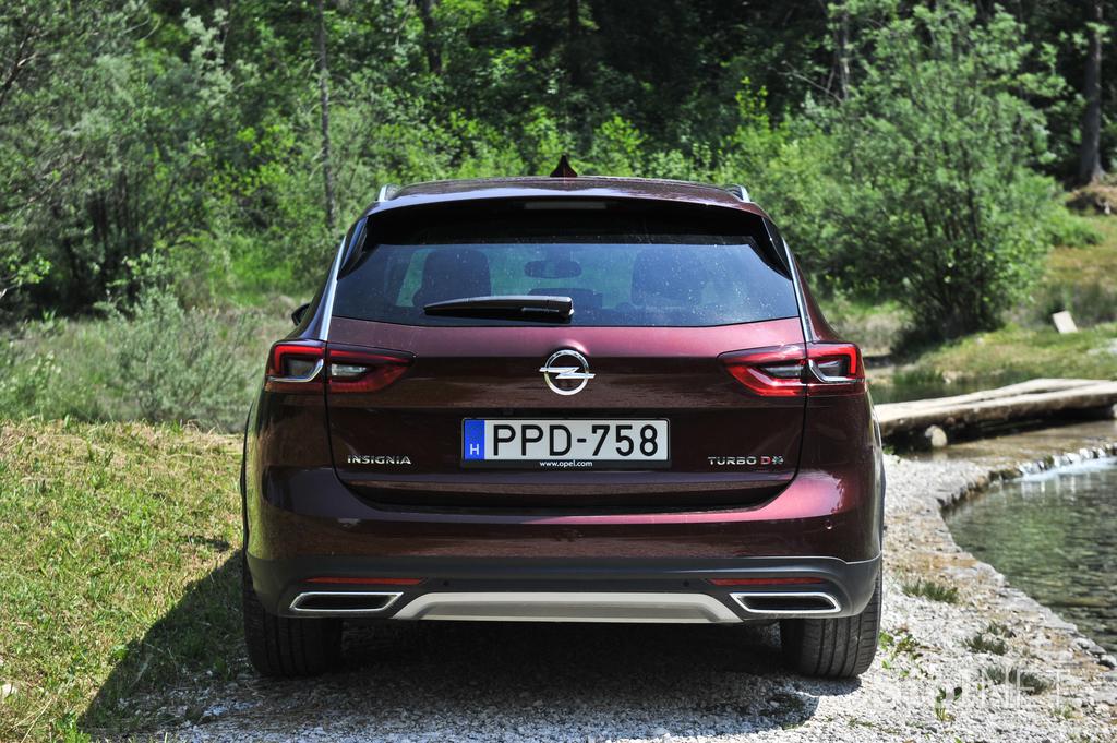 Opel insignia country tourer