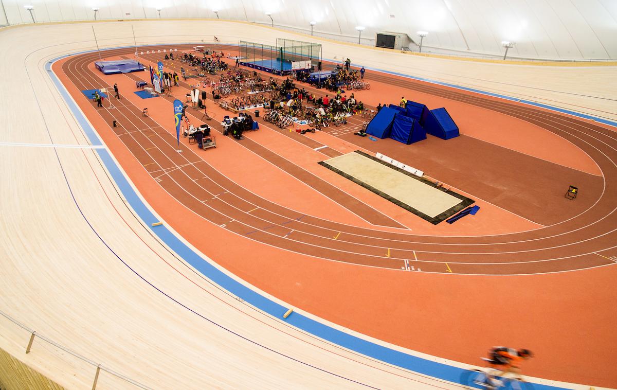 velodrom Češča vas | Kaj poškodba strehe na Olimpijskem vadbenem objektu v Češči vasi pomeni za slovensko kolesarstvo in atletiko? | Foto Vid Ponikvar