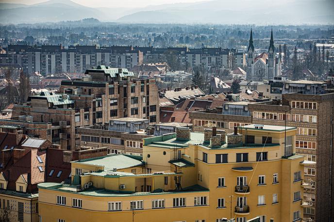 Ljubljana stanovanja stanovanje naselje trnovo drama šumi mesto nepremičnine | Januarja letos je bilo v Ljubljani prodanih za četrtino manj nepremičnin kot v enakem obdobju lani. | Foto Bojan Puhek