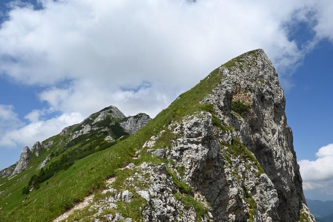 Pogled nazaj na Vetrnik in Veliko Kladivo | Foto: Matej Podgoršek