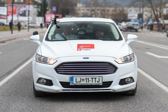 Težav ni bilo z vožnjo skozi tripasovno krožišče, prav tako ne z ustreznim vključevanjem na avtocesto, opazovanjem pešcev in kolesarjev, spoštovanjem varnostne razdalje in podobno. | Foto: David Šavli