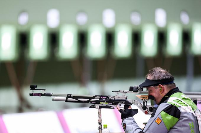 "Če bi bil še kakšen strel, bi se tale medalja drugače lesketala. A to je šport, vrnil sem se in dokazal, da se da," je med drugim po osvojenem odličju dejal slovenski šampion. | Foto: Vid Ponikvar/Sportida