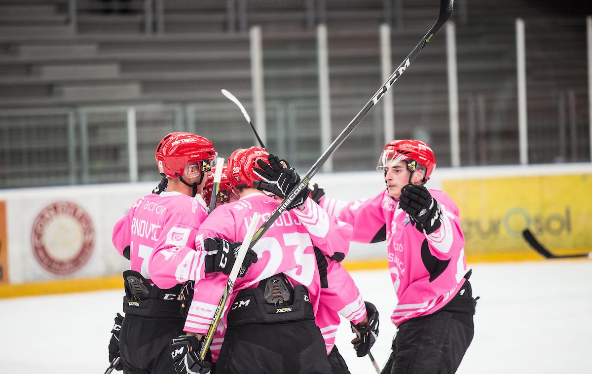 HDD Sij Acroni Jesenice - HC Pustertal - Aplska liga | Jeseničani so drugo ekipo Dunaja ugnali s 5:2 in vknjižili tretjo zmago sezone. Na računu imajo še dva poraza. | Foto Peter Podobnik/Sportida