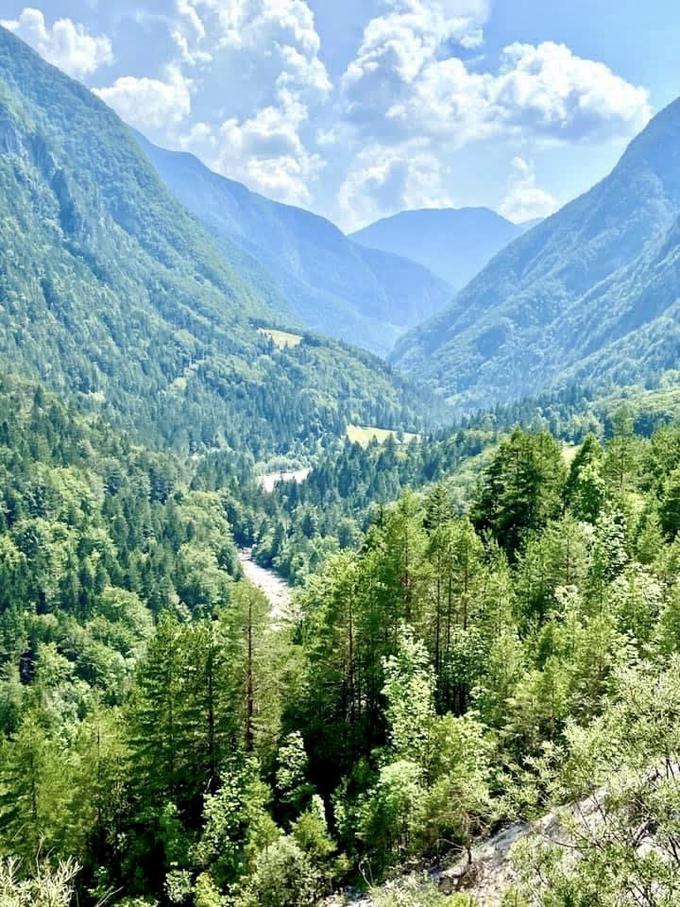 Dolina Koritnice. Etapa od Bovca proti Logu pod Mangartom. | Foto: Urška Uranjek