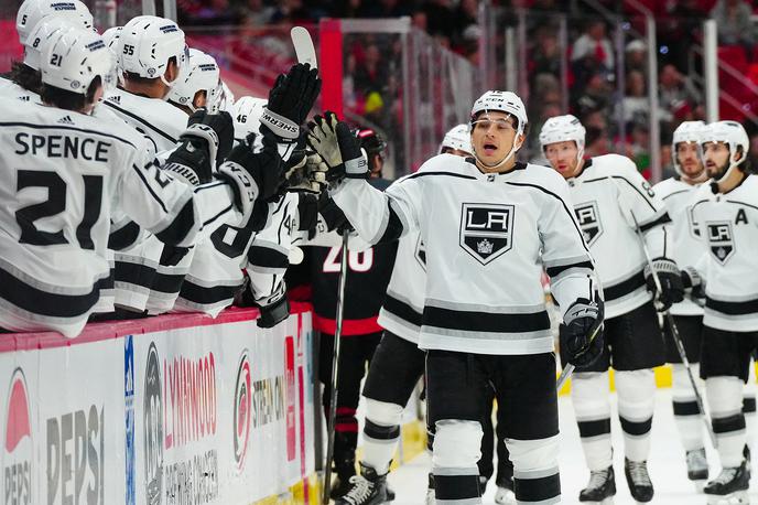 Los Angeles Kings | Anže Kopitar je s Kralji po osmih tekmah brez uspeha vendarle prišel do zmage. | Foto Reuters