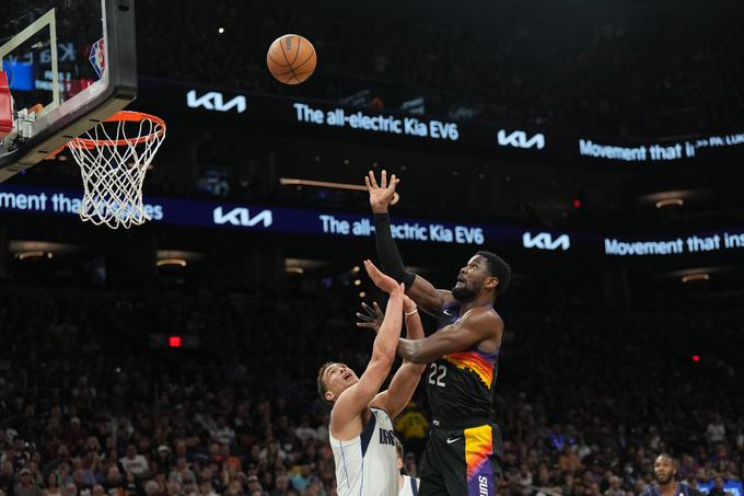 Deandre Ayton je dosegel 25 točk. | Foto: Reuters