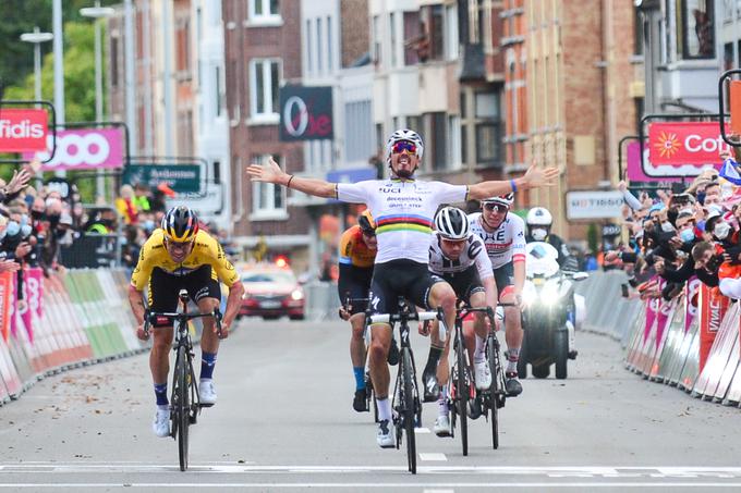 V ciljnem šprintu je dosegel veliko zmago na klasiki Liege–Bastogne–Liege in v slabo voljo spravil Juliana Alaphilippeja, ki je mislil, da je on postal junak. | Foto: A.S.O./Gautier Demouveaux