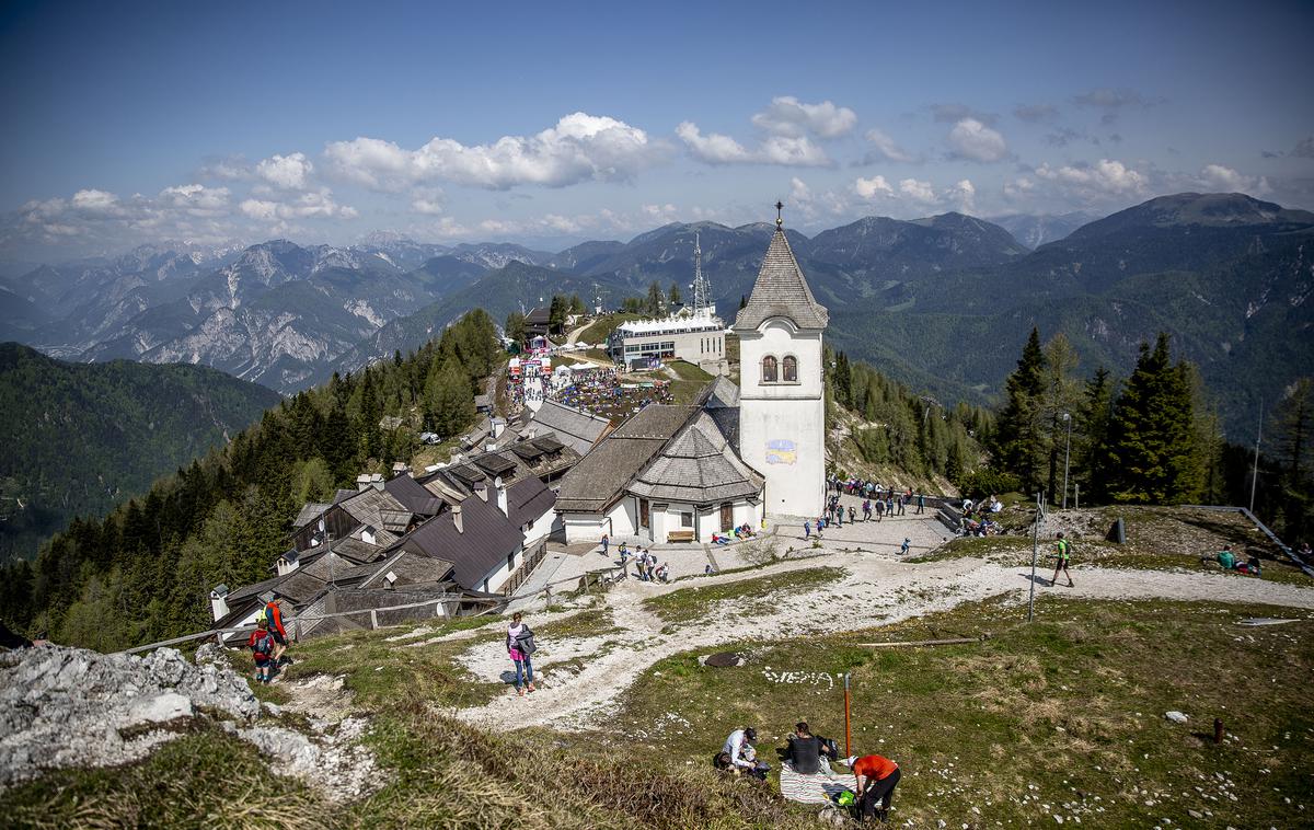 Svete Višarje | Srečanje Slovencev iz matične, zamejske in izseljenske Slovenije poteka vsako leto prvo nedeljo v avgustu na Svetih Višarjah. Lani je bilo odpovedano zaradi ujme, ki je prizadela Slovenijo in del zamejstva. | Foto Ana Kovač