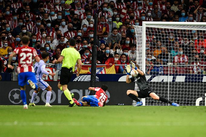 Tako je ustavil strel Philippeja Coutinha v drugem polčasu, ko je Atletico že vodil z 2:0. | Foto: Guliverimage/Vladimir Fedorenko