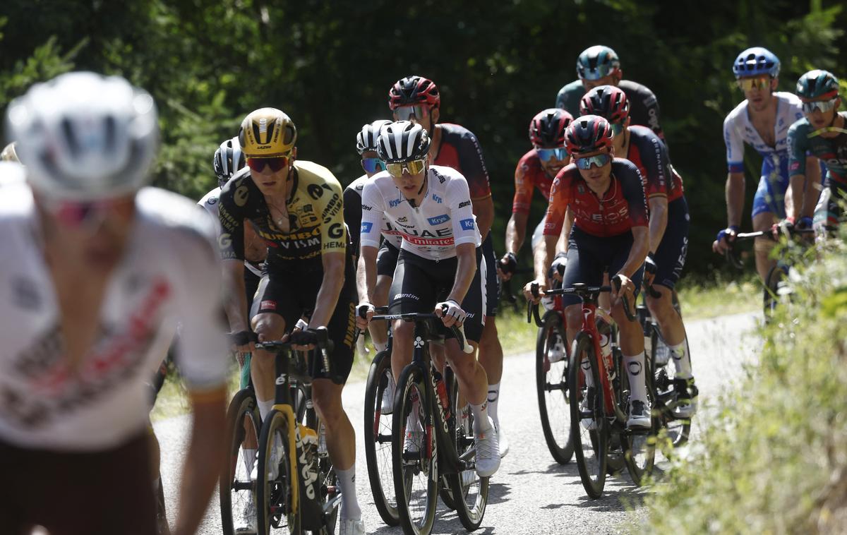 Tadej Pogačar, TDf23 | Tadej Pogačar se je cel dan držal rumenega Jonasa Vingegaarda. | Foto Reuters