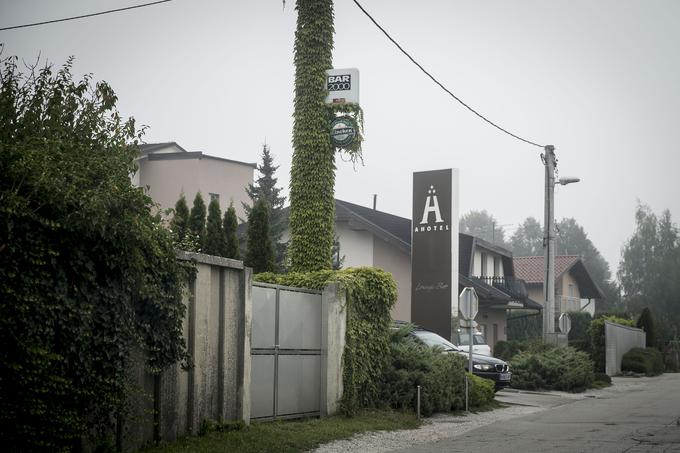 Nemška podjetnica je za Spiegel razkrila, da se je z goljufom, ki jo je olajšal za 100 tisoč evrov, dobila v ljubljanskem Ahotelu. | Foto: Ana Kovač