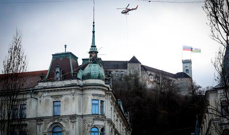 Na Grajskem griču v Ljubljani danes začetek sečnje s helikopterskim spravilom #video #foto