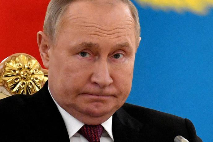 Vladimir Putin | Policist naj bi Putinove iztrebke spravil v posebej za to izdelane vrečke, da ne bi puščali sledi, in vse skupaj v posebnem kovčku dostavil v Rusijo. | Foto Reuters