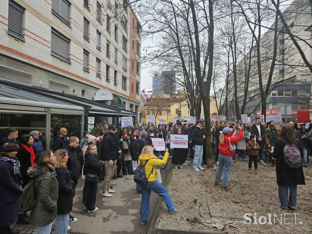 Protesti pred srbsko ambasado v Ljubljani