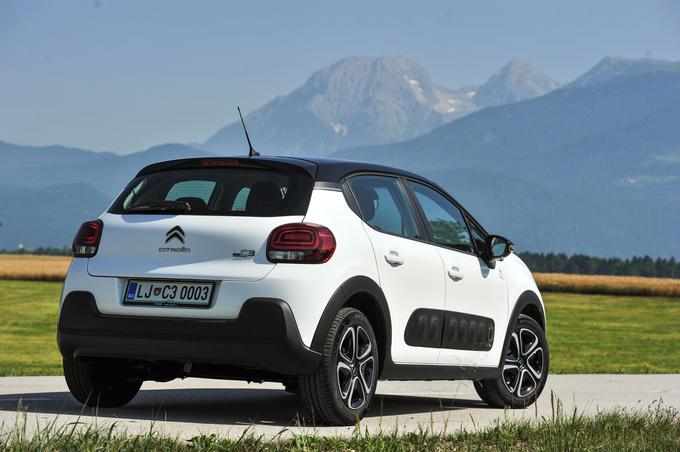 C3 je podobno kot različici aircross čedno in vpadljivo oblikovan avtomobil, eden od tistih, ki že celo stoletje presenečajo s Citroënovimi izvirnimi posebnostmi. | Foto: Gašper Pirman