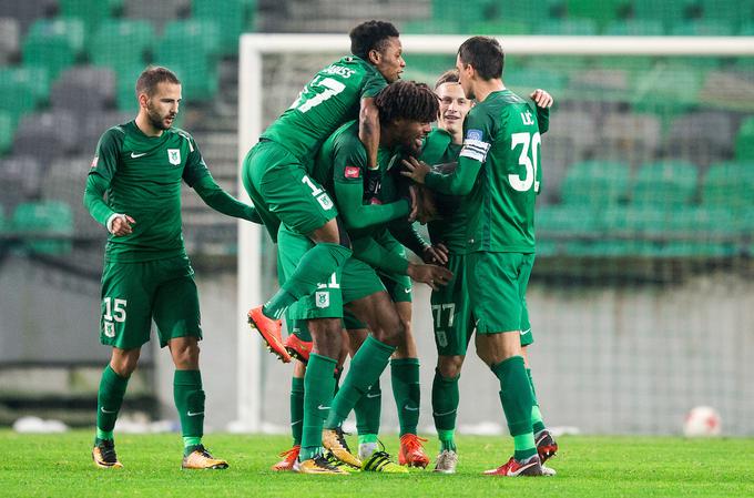 Olimpija se je z nedeljsko zmago nad Posavci povzpela na vrh lestvice. | Foto: Vid Ponikvar