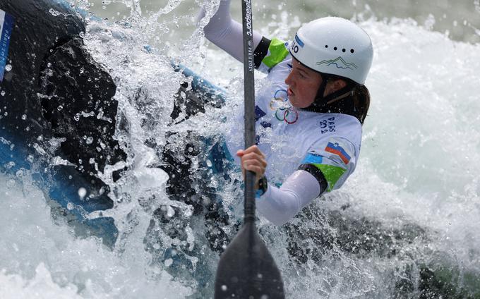 V prvi vožnji si je polfinale z 18. mestom in dvema kazenskima sekundama priveslala še Eva Alina Hočevar. | Foto: Reuters