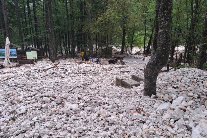 Logarska dolina |  Kljub vsemu bo vsaj del poti še vedno odprt, zato je obisk Logarske doline mogoč še naprej. | Foto STA