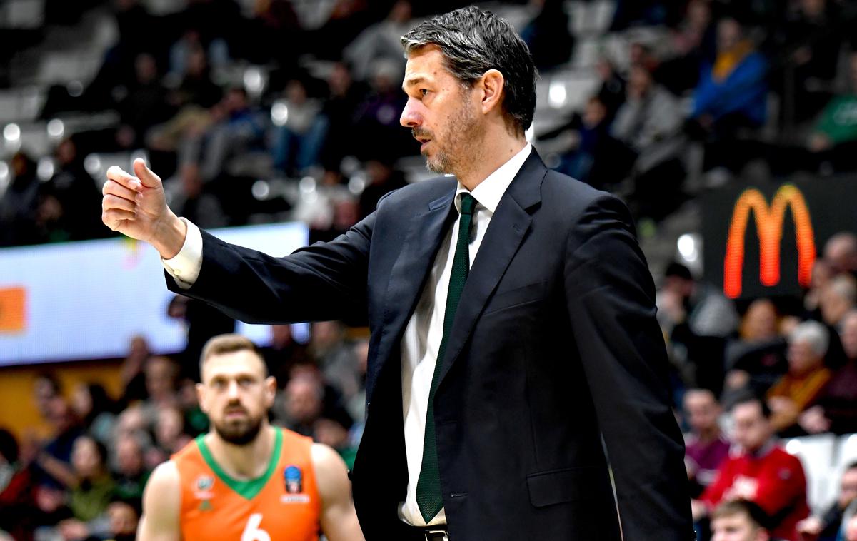 Juventus Cedevita Olimpija | Jurica Golemac je moral še enkrat čestitati nasprotnemu trenerju za premoč. | Foto Tine Ružič/Cedevita Olimpija