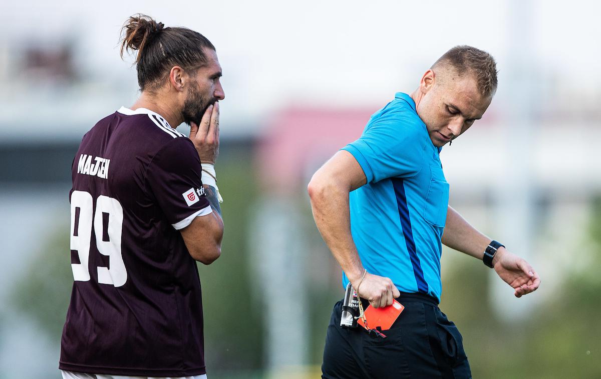 NK Bravo NK Triglav | Na tekmi med Bravom in Triglavom "so padli" štirje rdeči kartoni. | Foto Grega Valančič/Sportida