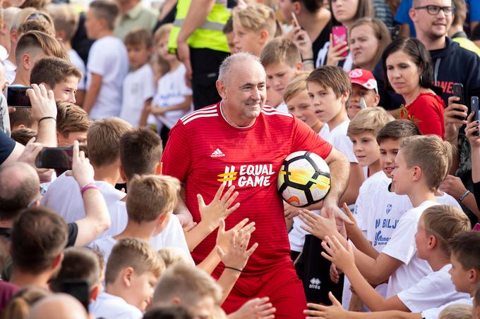 Radenko Mijatović je v nogometni karieri nastopal v dresih številnih ljubljanskih klubov, s katerimi je izostal boj za vrh, pozneje pa je pomagal še avstrijskim nižjeligaškim ekipam. Leta 2018 je rade volje zaigral na humanitarnem nogometnem spektaklu v Biljah, ki so se ga udeležili mnogi svetovni zvezdniki. | Foto: Urban Urbanc/Sportida