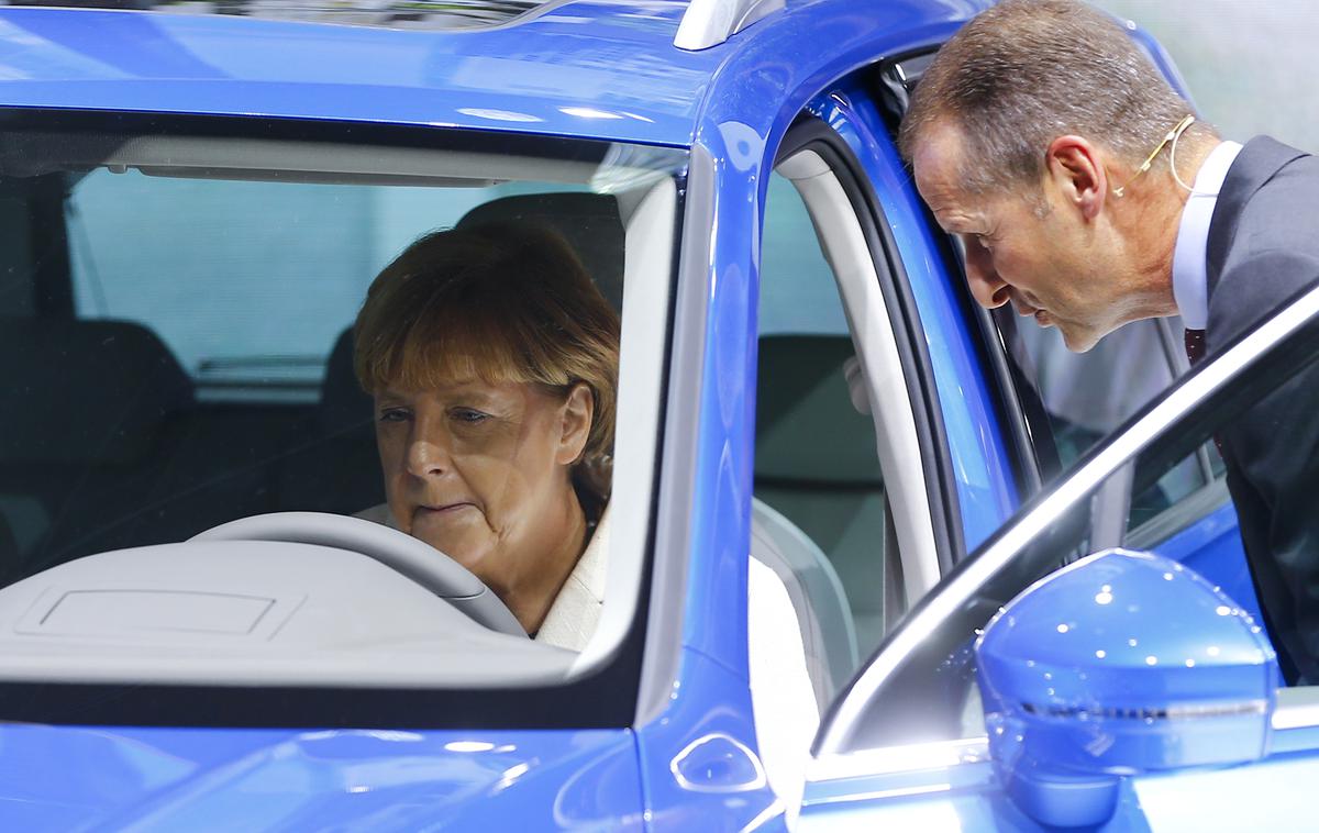 Angela Merkel Volkswagen | Avtomobilska industrija predstavlja eno izmed hrbtenic nemškega gospodarstva. | Foto Reuters