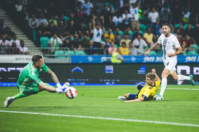 Andraž Šporar je najlepše priložnosti, da bi se letos vpisal med strelce v ligi narodov, zapravil na domači tekmi s Švedsko (0:2). | Foto: Grega Valančič/Sportida