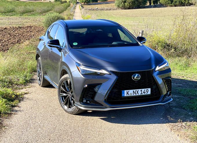 Novost v premijskem razredu bo lexus NX, ki močno izboljšuje konkurenčnost vozil te japonske znamke. | Foto: Gregor Pavšič